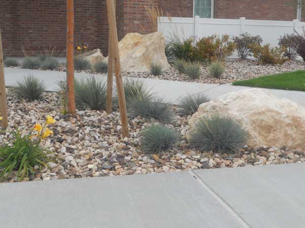 Crestwood Mix with Butterstone Boulder